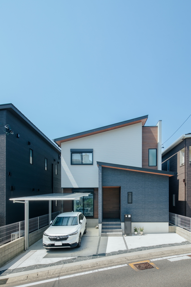 お子さんとくつろぐ小上がりの畳スペースのある家