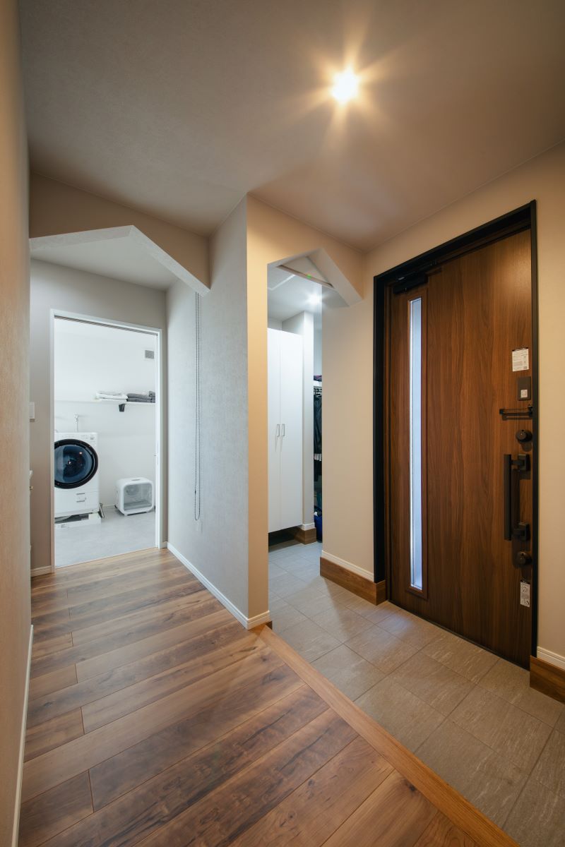 旗竿地に建つペットと暮らす2階リビングのある家