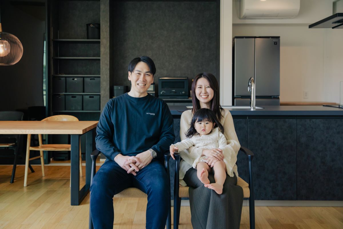 22帖の大空間のリビングとファミリークローゼットがある家