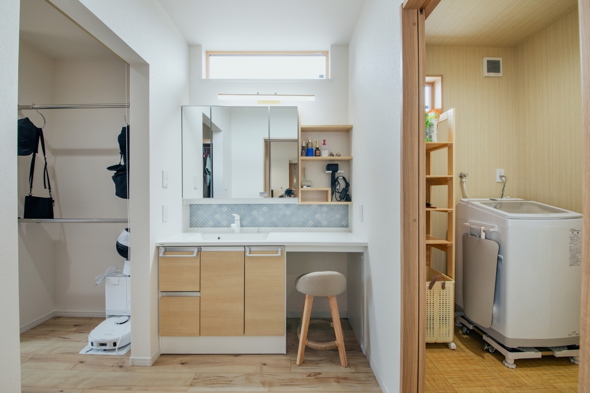 広々したリビングで共働きのご夫婦が楽しく暮らす家