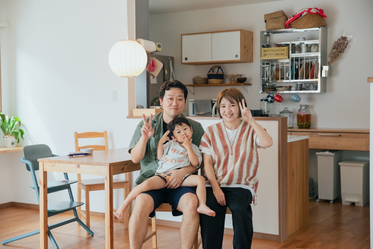 ご夫婦それぞれの書斎とガレージがある2階リビングの家