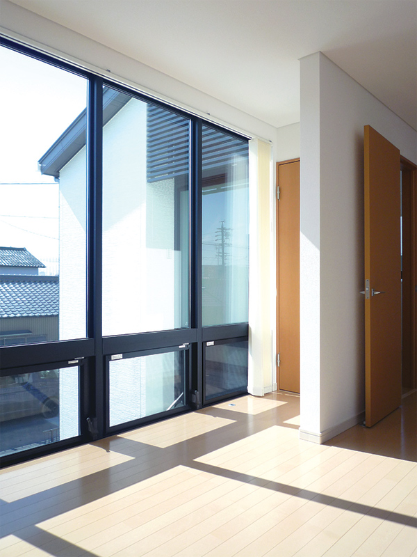 .風と光にこだわったT字型のデザインの家