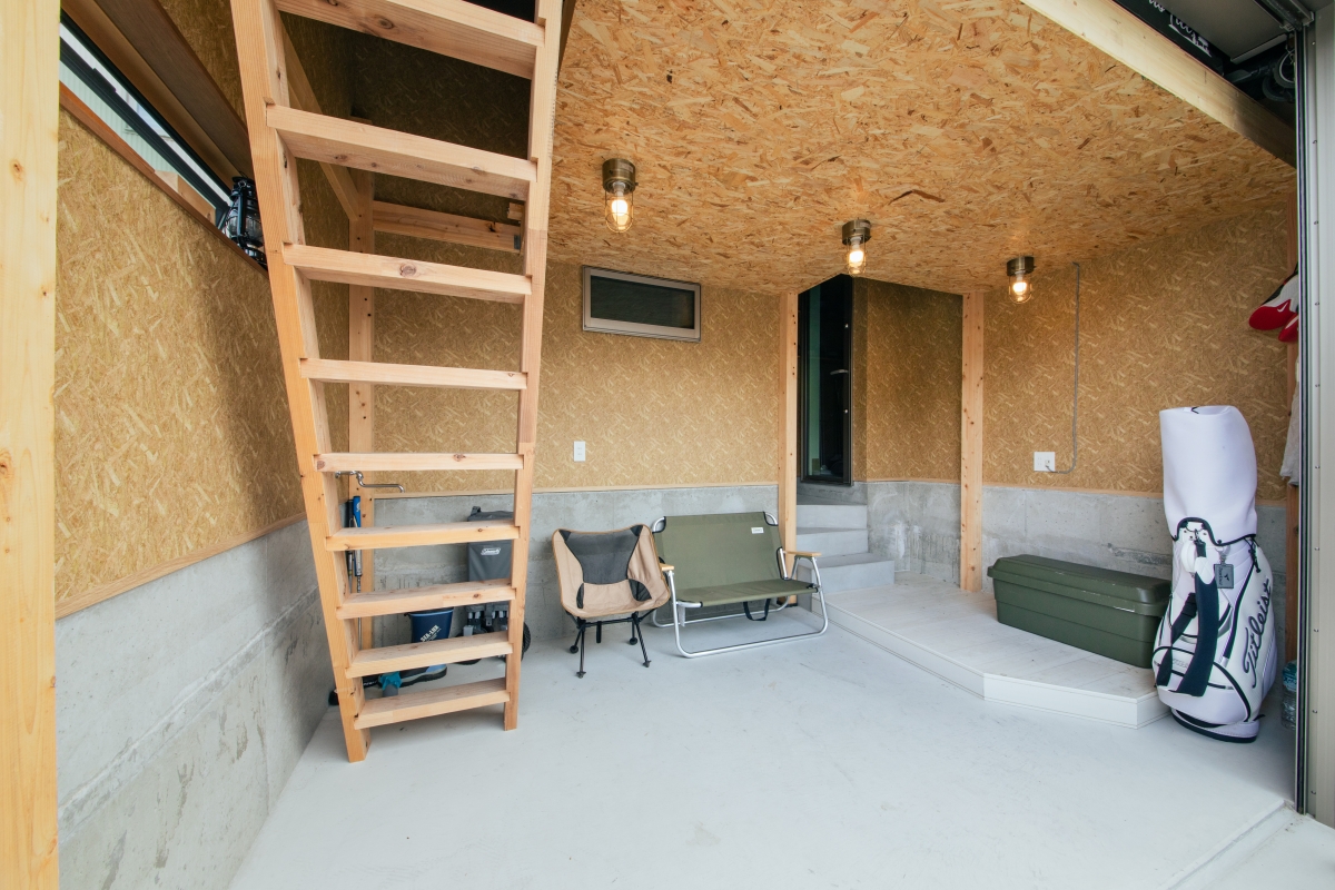 ■ご夫婦それぞれの書斎とガレージがある2階リビングの家