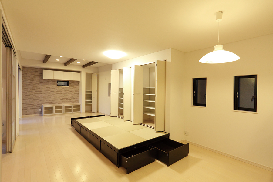 螺旋階段のある家