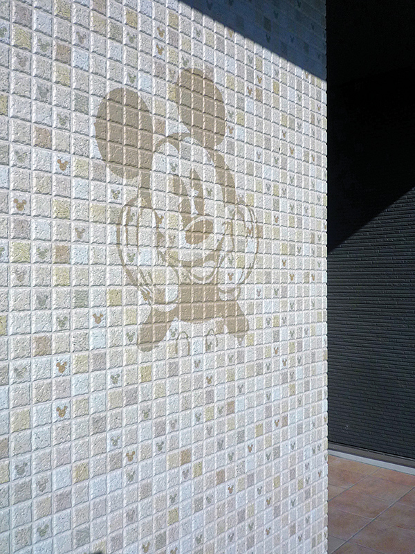 ■ディズニーキャラクターがご家族やお客様をお出迎え【二世帯住宅】