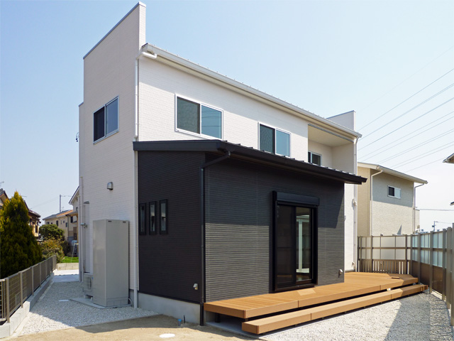 シンプルでスクエアな家