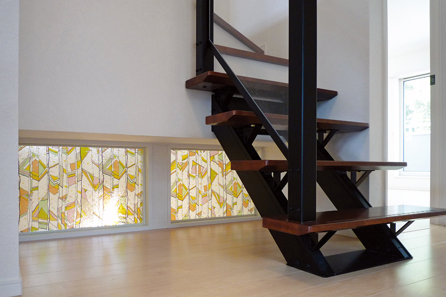 タイル調外壁材を採用した重厚感のある家