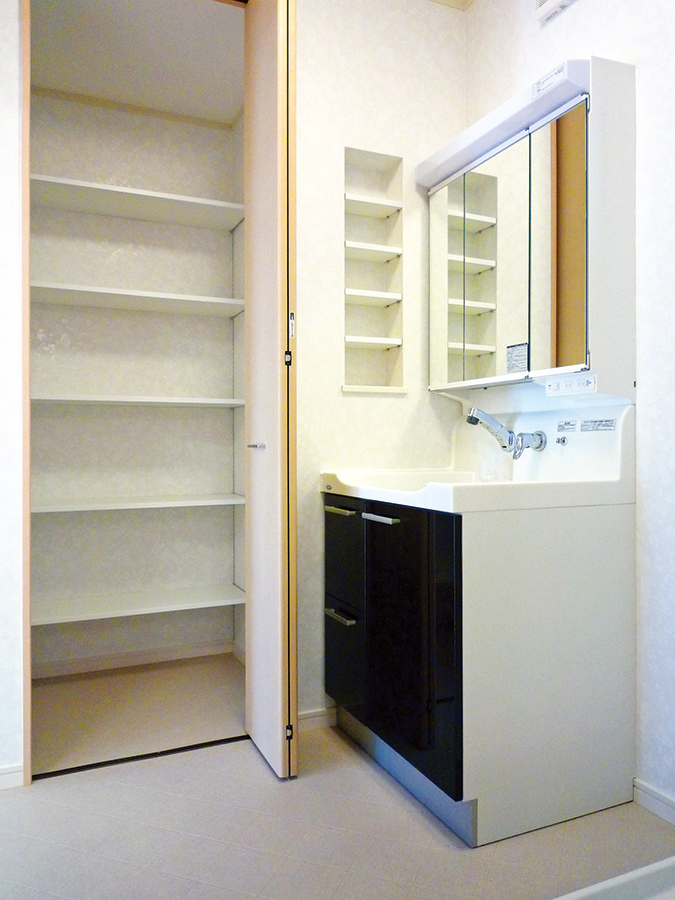 モノトーンでまとめたシャープな家