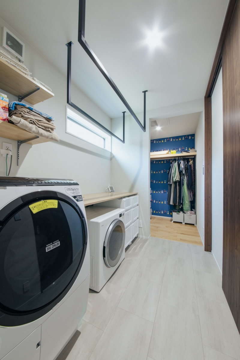 お子さんとくつろぐ小上がりの畳スペースのある家