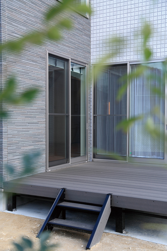 大容量のスキップ収納がある家