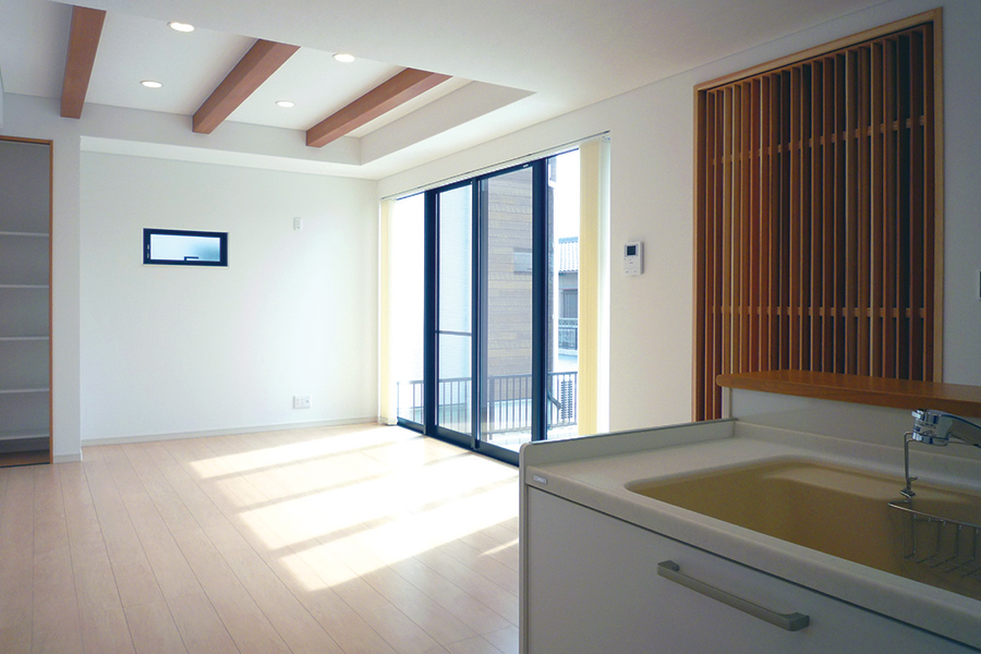 .風と光にこだわったT字型のデザインの家