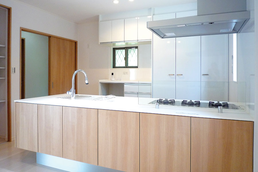 重厚感のある佇まいの2世帯住宅