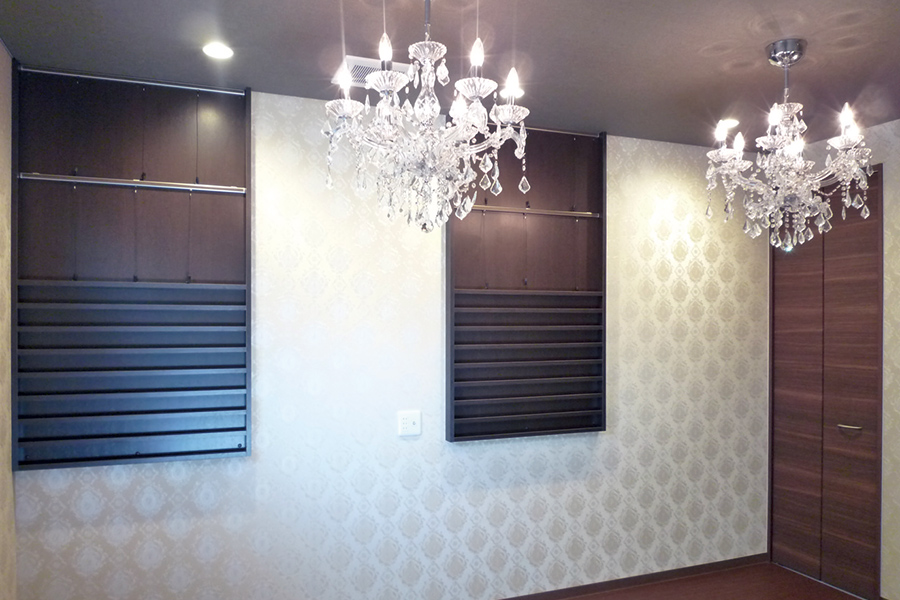 高天井の梁がある家