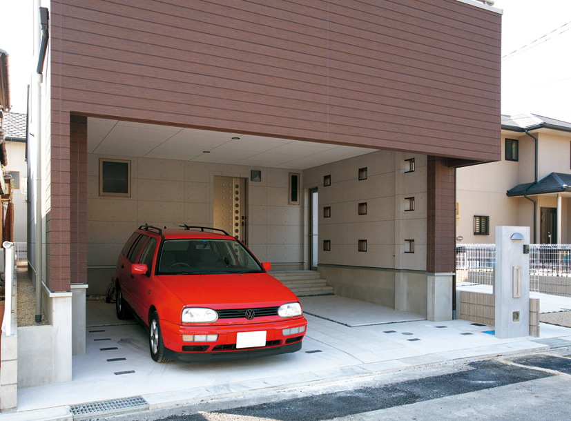 SE工法のガレージがある家