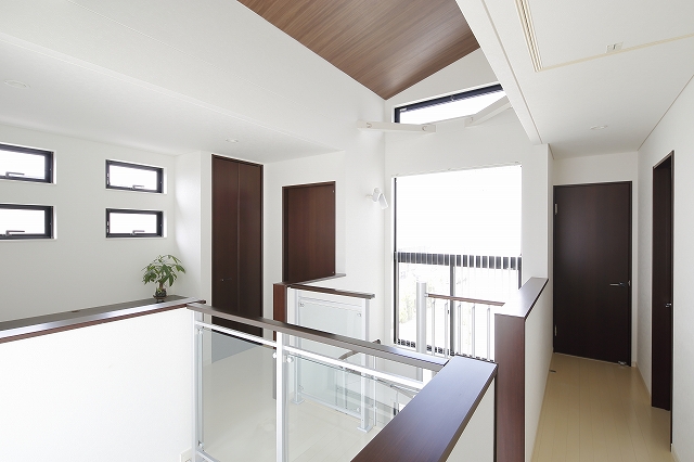 ■家事ラク＋らせん階段が魅力！光と風の心地よさを実感できる住まい