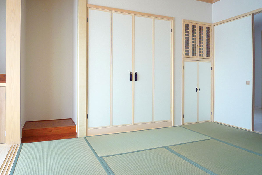 重厚感のある佇まいの2世帯住宅