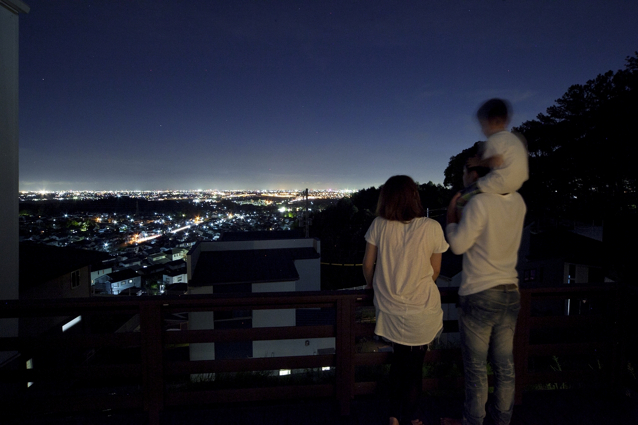 ■LDK を囲むようにつくった絶景ウッドデッキのある家