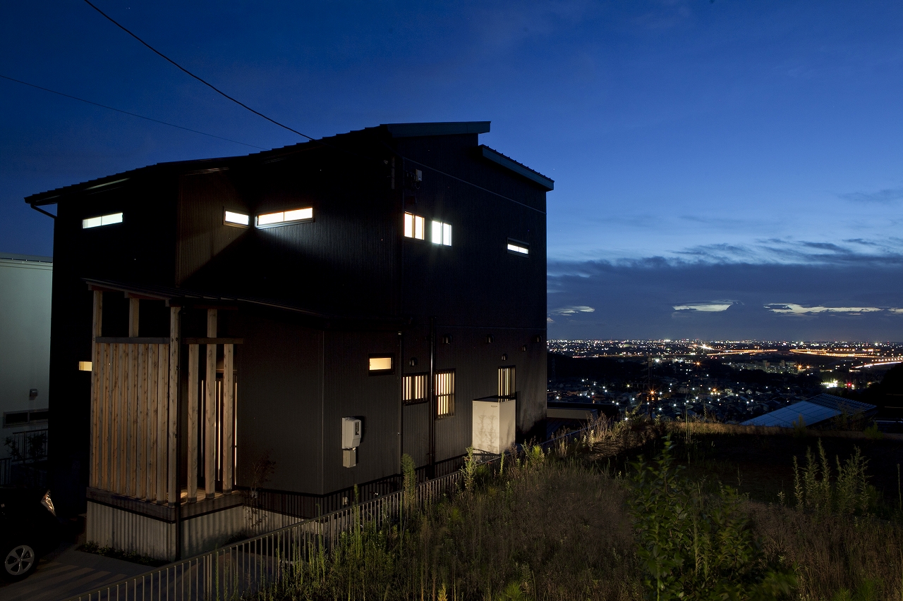 ■LDK を囲むようにつくった絶景ウッドデッキのある家